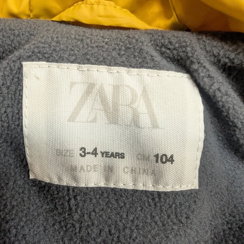 Zara Kids Yellow Zippered, Hooded Puffer Vest, Size 3-4 Years